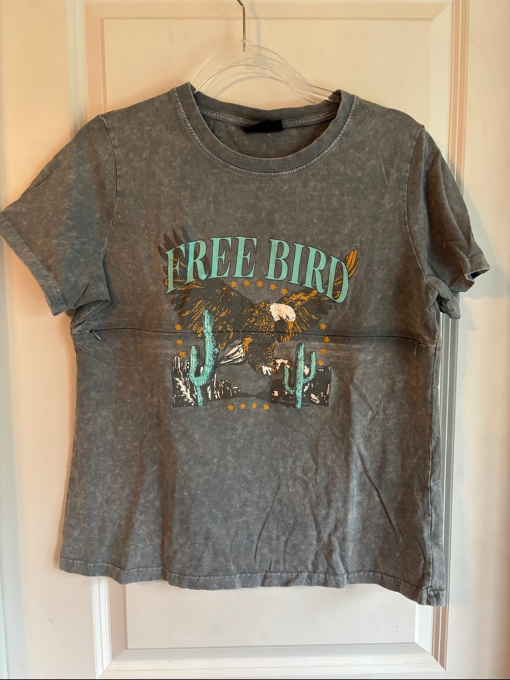 Nursing Queen Gray FREE BIRD tee